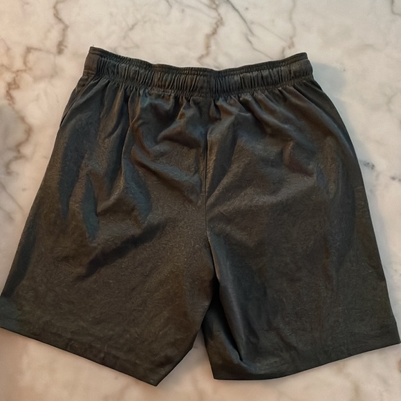 Reebok Men’s Short with Pockets- Medium Size - Picture 2 of 9